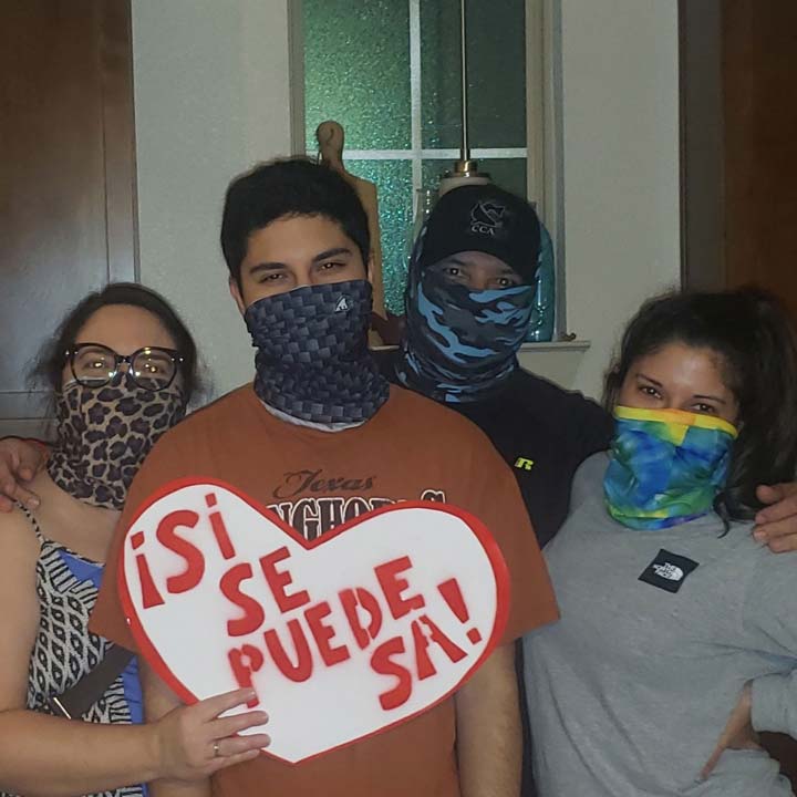 Family with “Sí Se Puede SA” heart